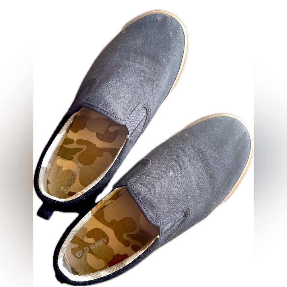 Boys (Big boys) Old Navy black slip on shoes